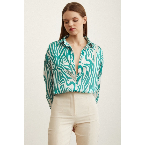 Zebra Desen V Yaka Saten Gömlek Yeşil