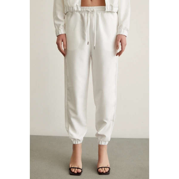 Likralı Eşofman Takımı Beyaz