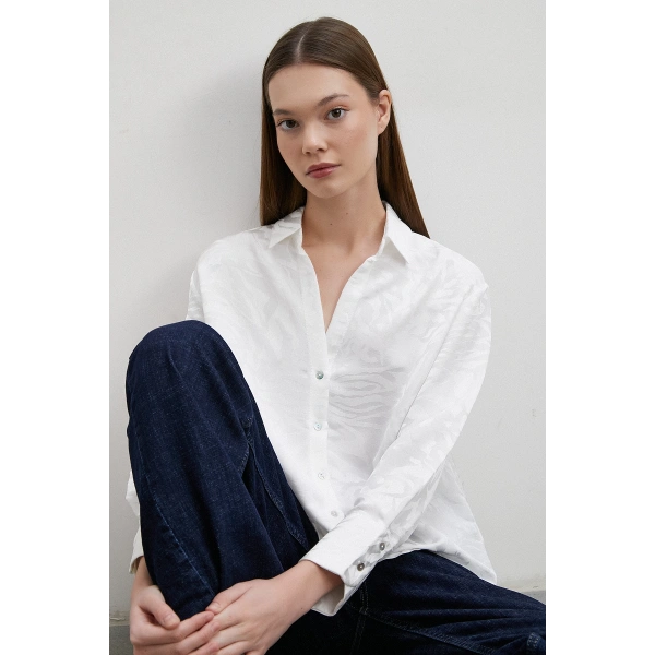 Jakarlı V Yaka Gömlek Beyaz