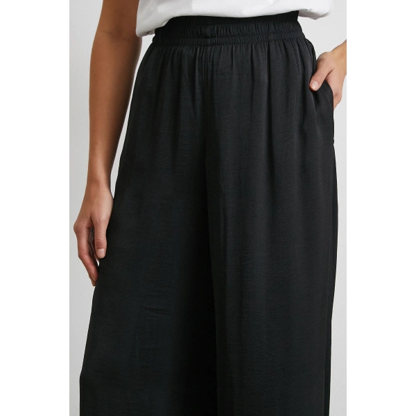 Beli Lastikli Dökümlü Geniş Paça Pantolon Siyah