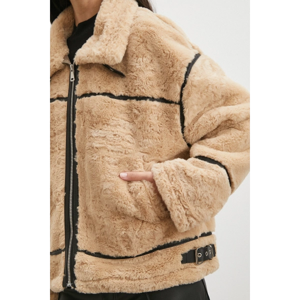 Ters Detay Peluş Lamine Mont Bej