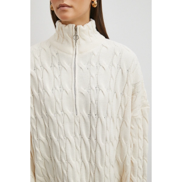 Saç Örgülü Yarım Fermuarlı Kazak Ekru