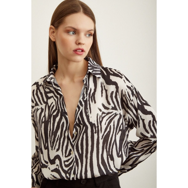 Zebra Desen V Yaka Saten Gömlek Siyah