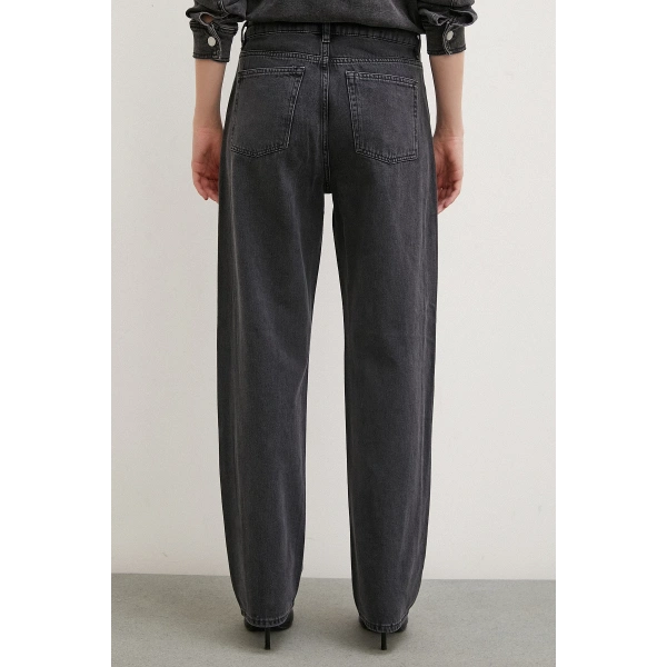 Yüksek Bel Düğme Kapamalı Mom Jean Siyah