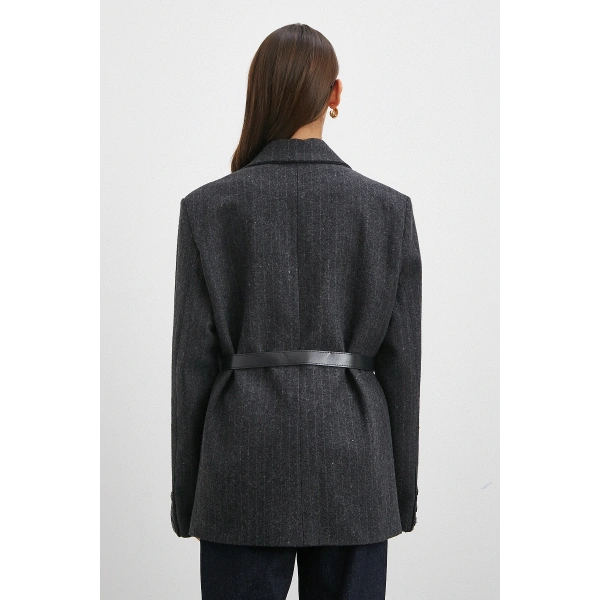 Çizgi Detaylı Kemerli Kaşa Ceket Siyah