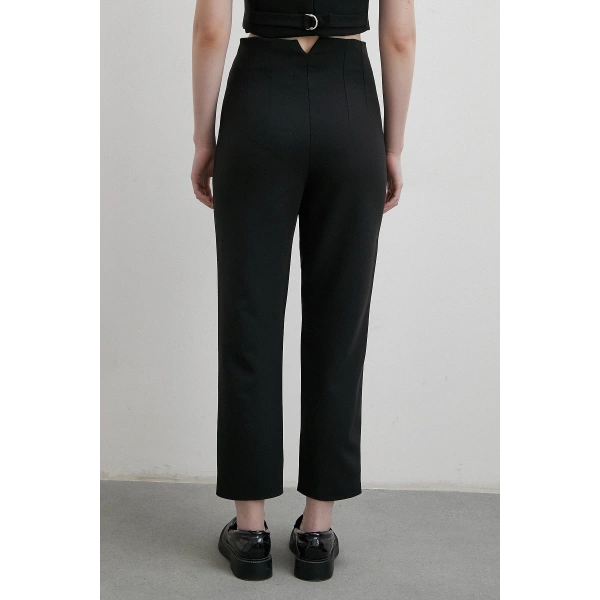 Önü Pensli Skinny Kumaş Pantolon Siyah