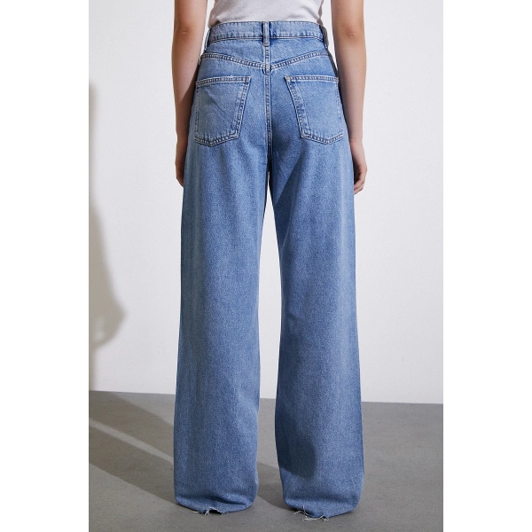 Yırtık Detaylı Kesik Paça Jean Mavi