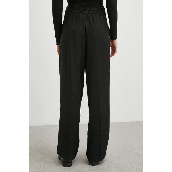 Beli Lastikli Pileli Geniş Paça Pantolon Siyah