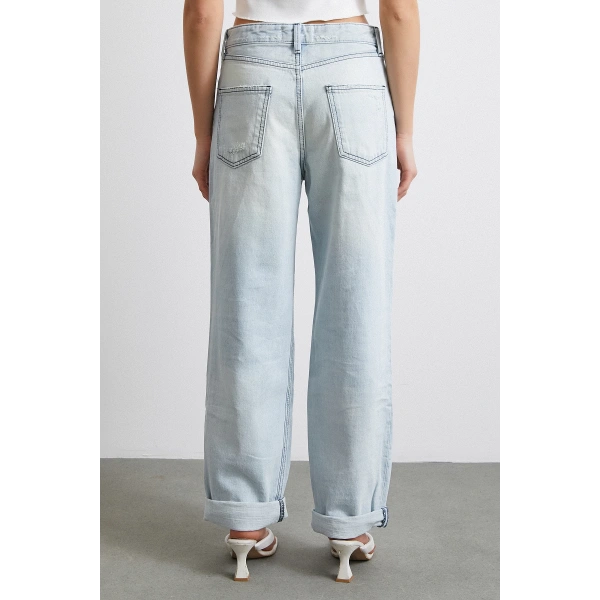 Yüksek Bel Paça Katlamalı Yırtık Detaylı Jean Buz Mavisi