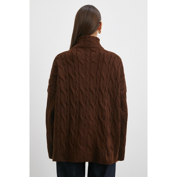 Saç Örgülü Yarım Fermuarlı Kazak Kahve