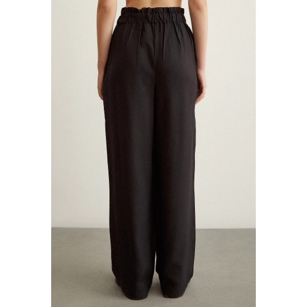 Beli Lastikli Düğme Detaylı  Pileli Pantolon Siyah