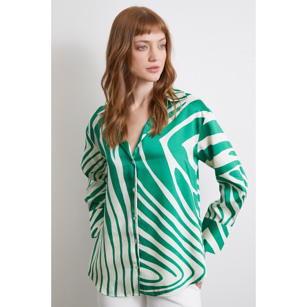 Zebra Desen V Yaka Gömlek Yeşil