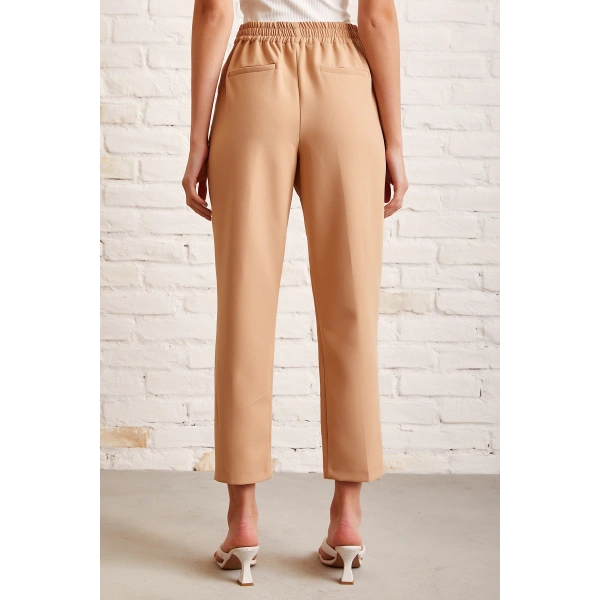 Düğme Detaylı Dar Paça Pantolon Bej