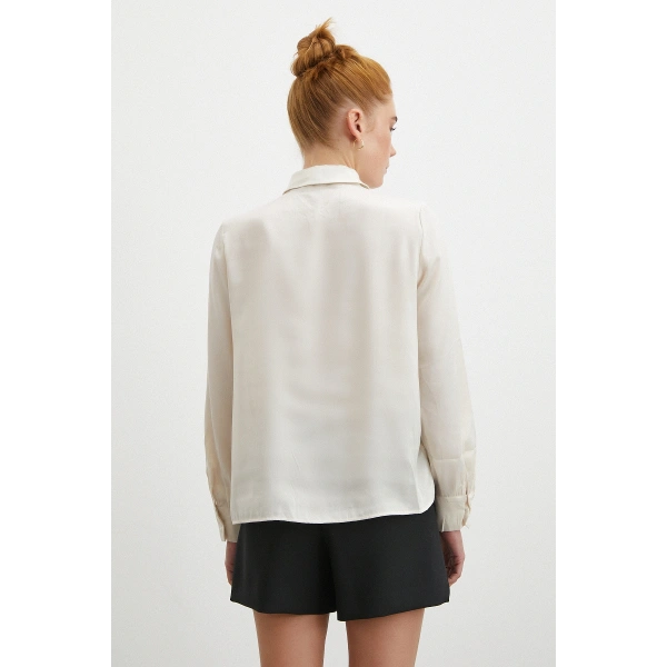 Yaka Bağlamalı Saten Gömlek Ekru