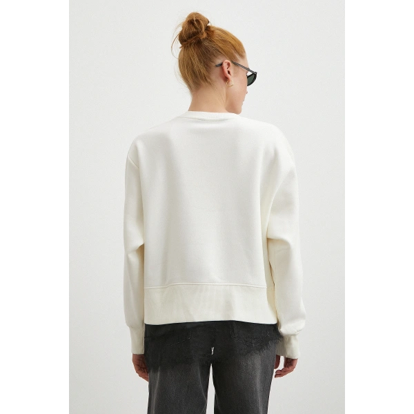 Eteği Dantelli Oversize Sweatshirt Beyaz