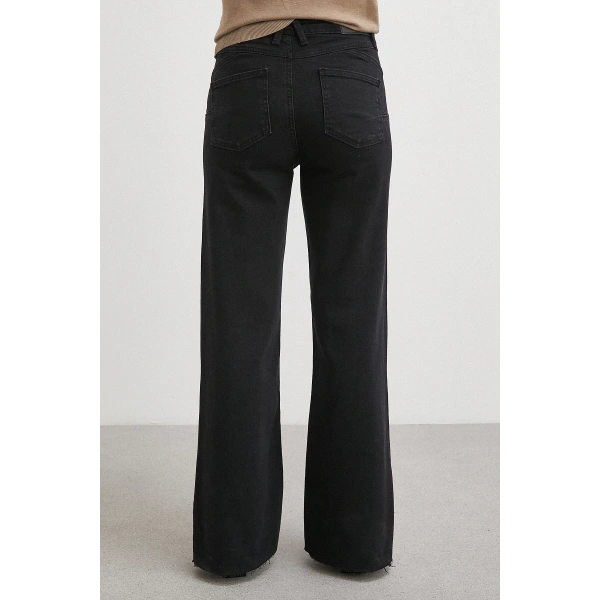 Push Up Kesik Geniş Paça Jean Siyah