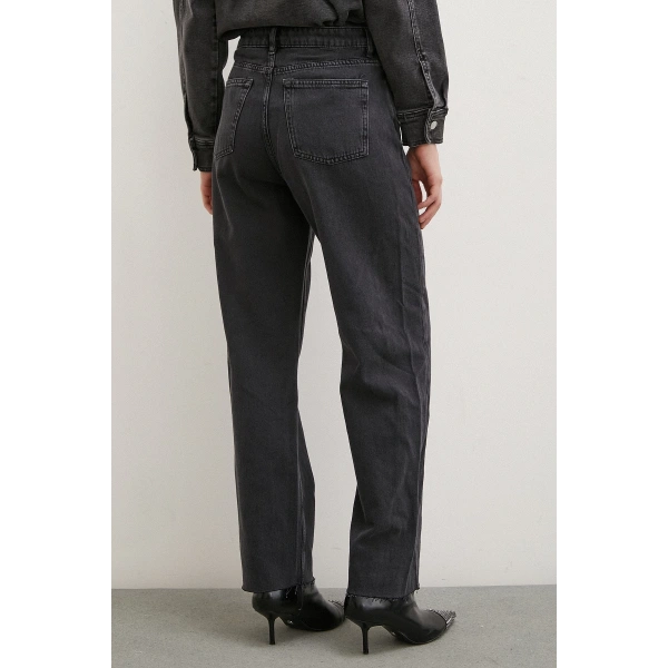 Yüksek Bel Kesik Paça Mom Jean Siyah