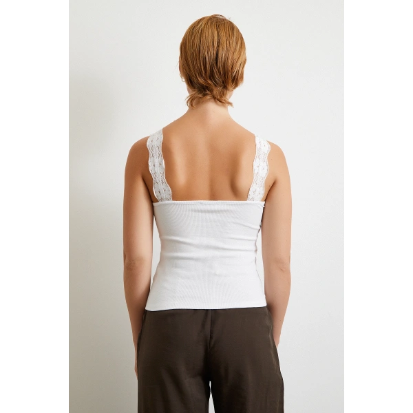 Dantel Askılı Top Beyaz