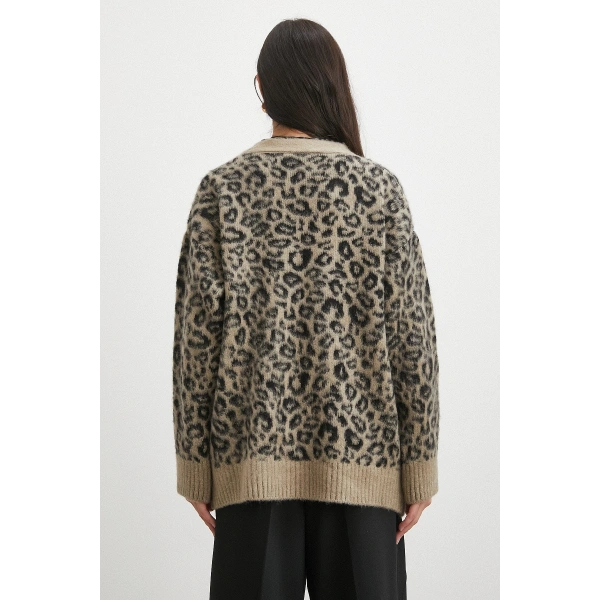 Leoparlı Düğmeli Hırka Krem