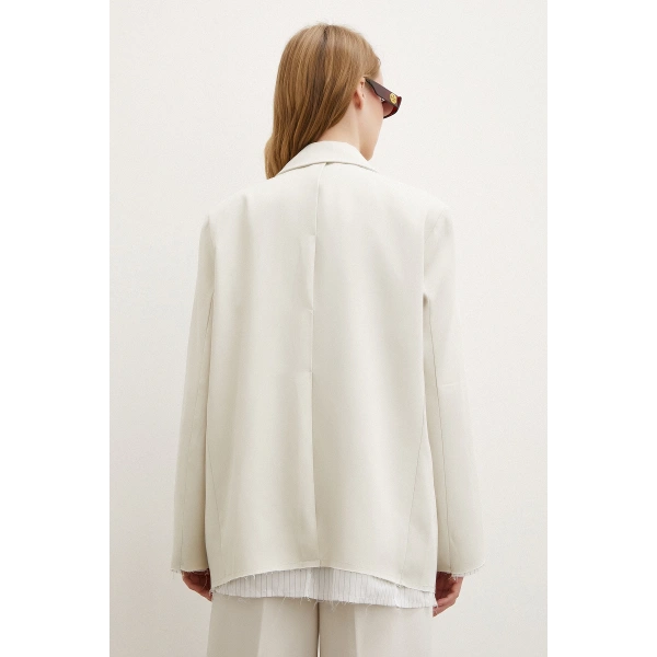 Cep Kapaklı Kesik Detaylı Blazer Ceket Bej