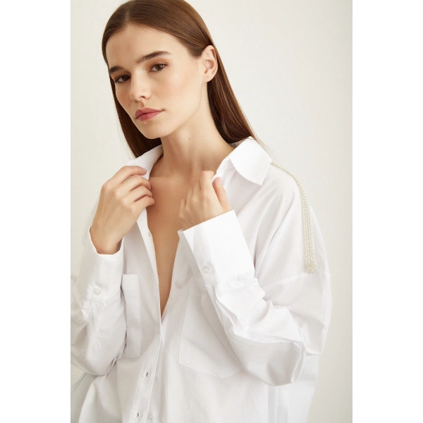 Omuzda Boncuk Detaylı  Oversize Gömlek Beyaz