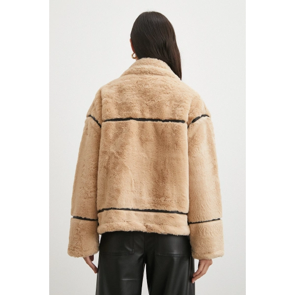 Ters Detay Peluş Lamine Mont Bej
