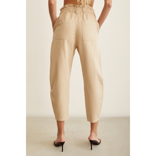 Beli Lastikli Düğme Kapalı Boyfriend Jean Bej