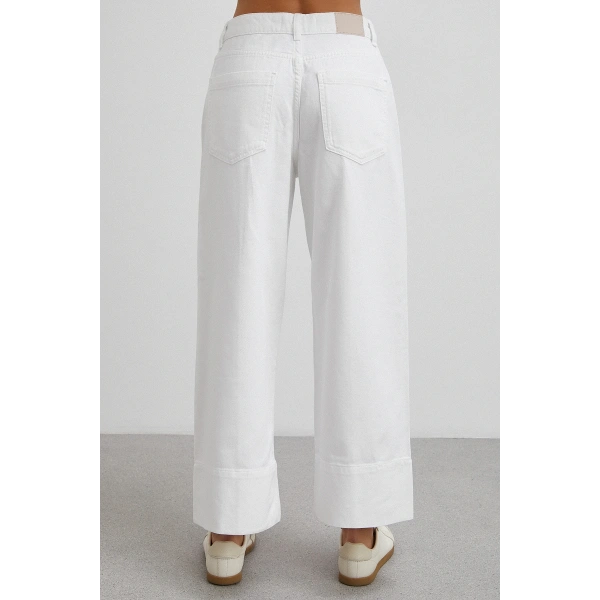 Önü Cepli Paça Detaylı Jean Beyaz