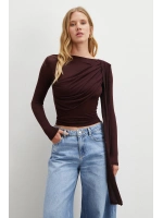 Şal Detaylı Açık Yaka Bluz Bordo