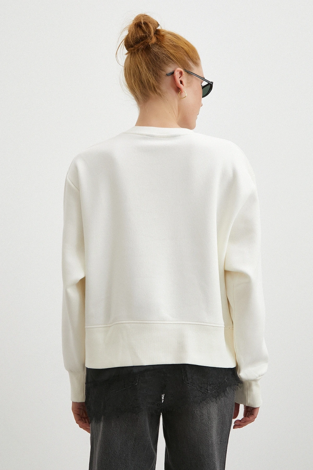 Eteği Dantelli Oversize Sweatshirt Beyaz