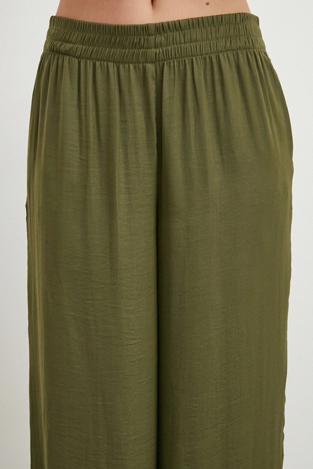 Beli Lastikli Dökümlü Geniş Paça Pantolon Haki