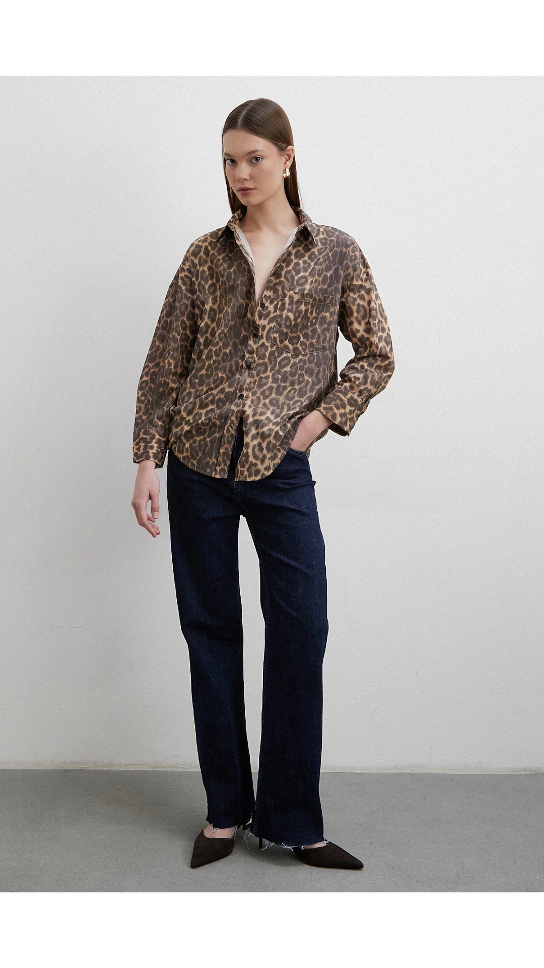 Leopar Desenli V Yaka Gömlek Kahve
