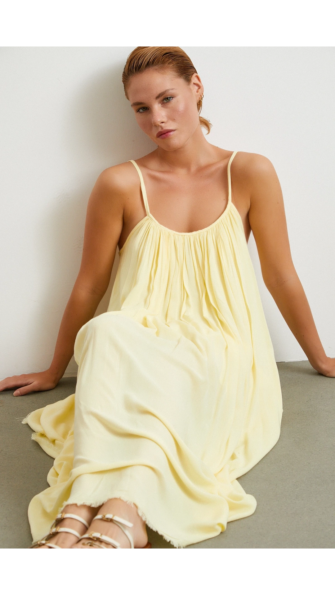 Askılı Piliseli Geniş Elbise Sarı