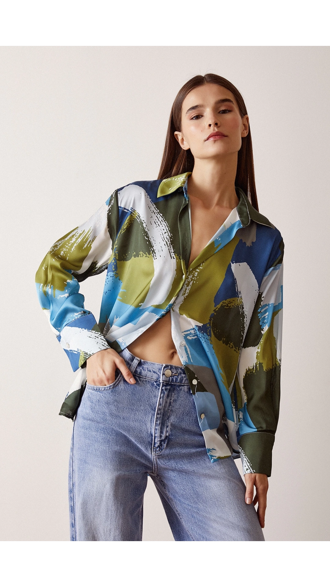 V Yaka Desenli Gömlek Desenli