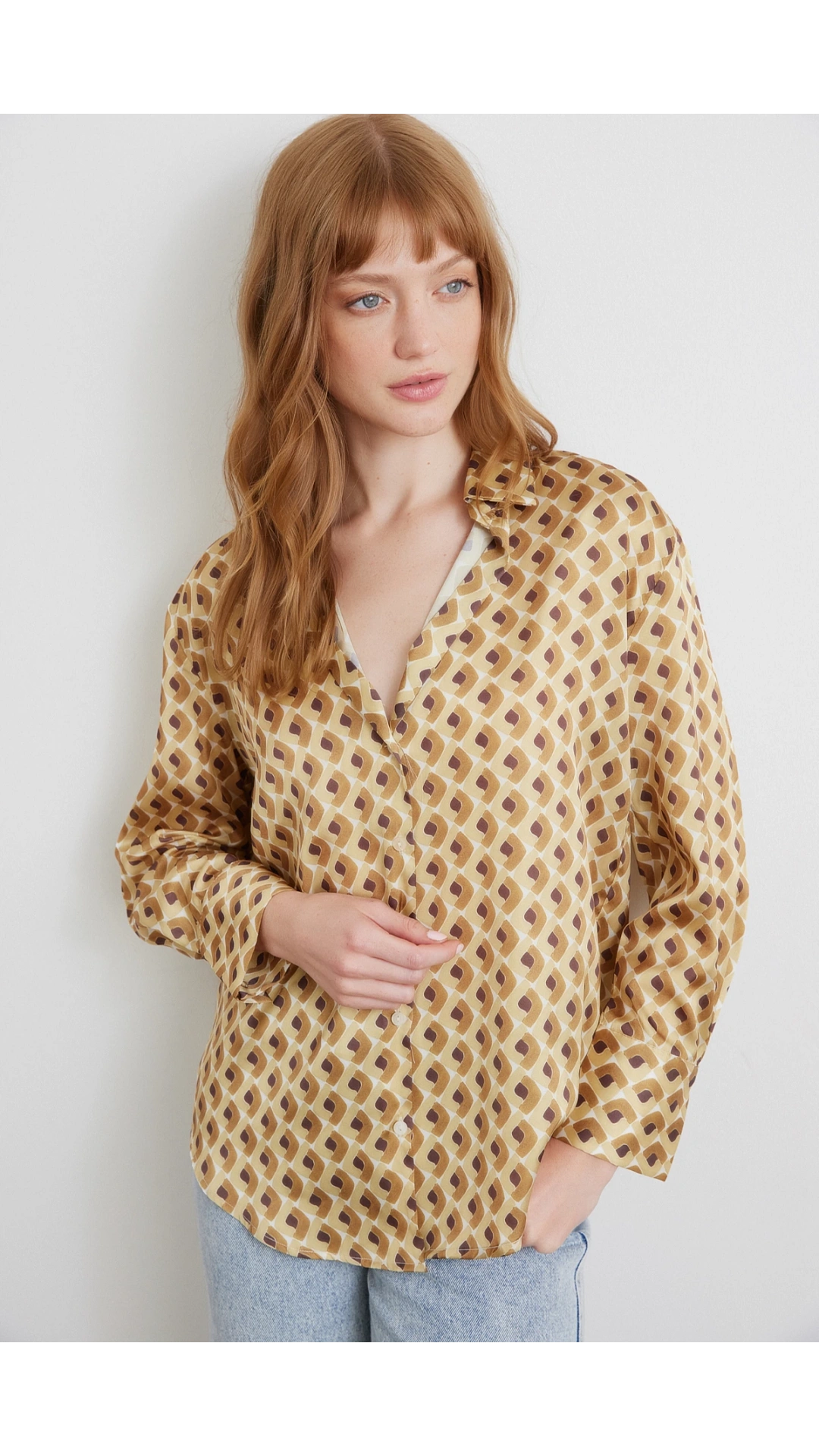 Geometrik Desenli Saten Gömlek Bej