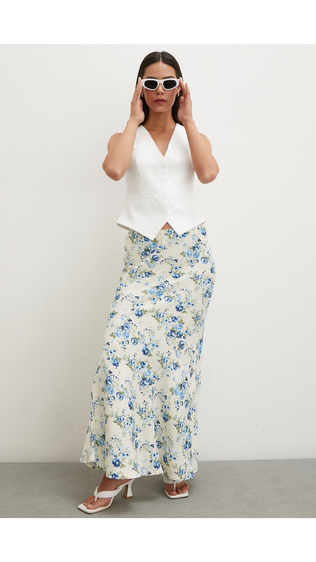 Çiçek Desenli Saten Eten Mavi