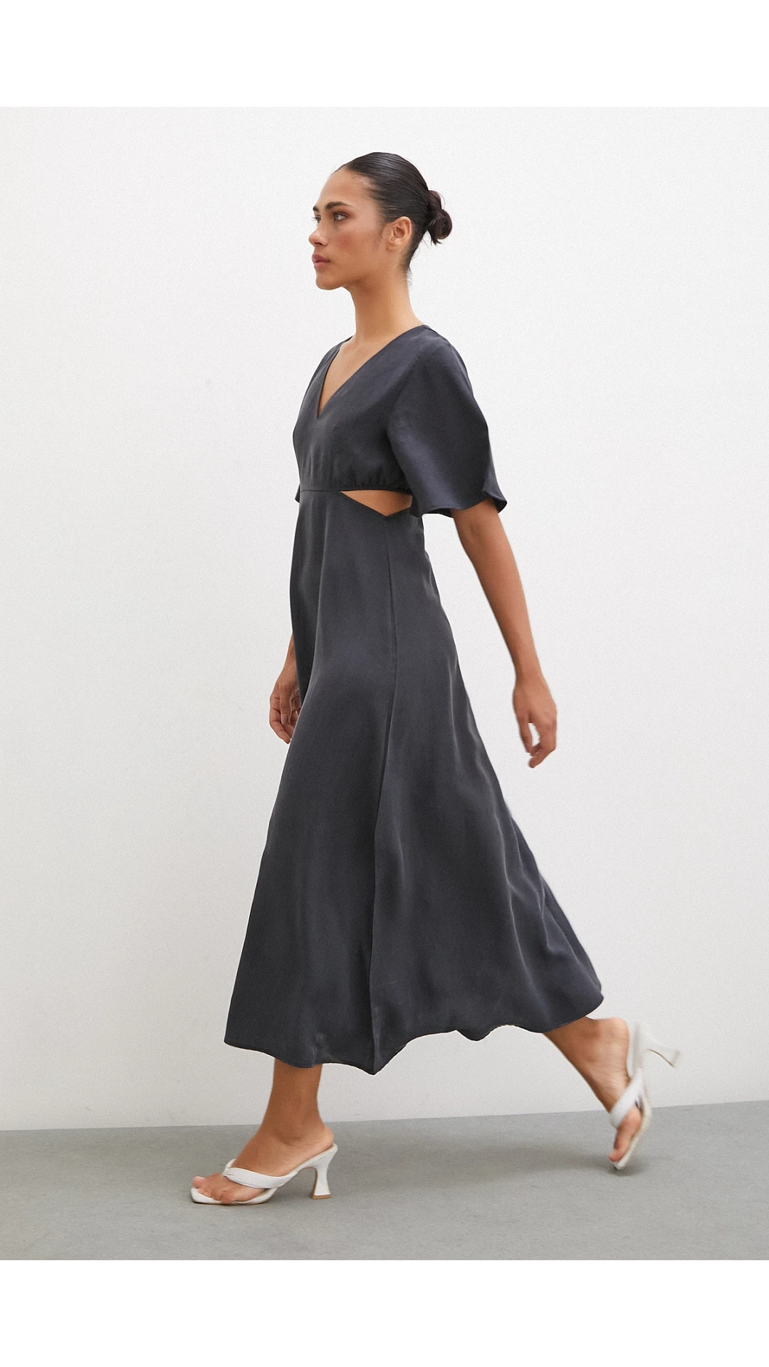V Yaka Yan Dekolteli  Elbise Antirasit
