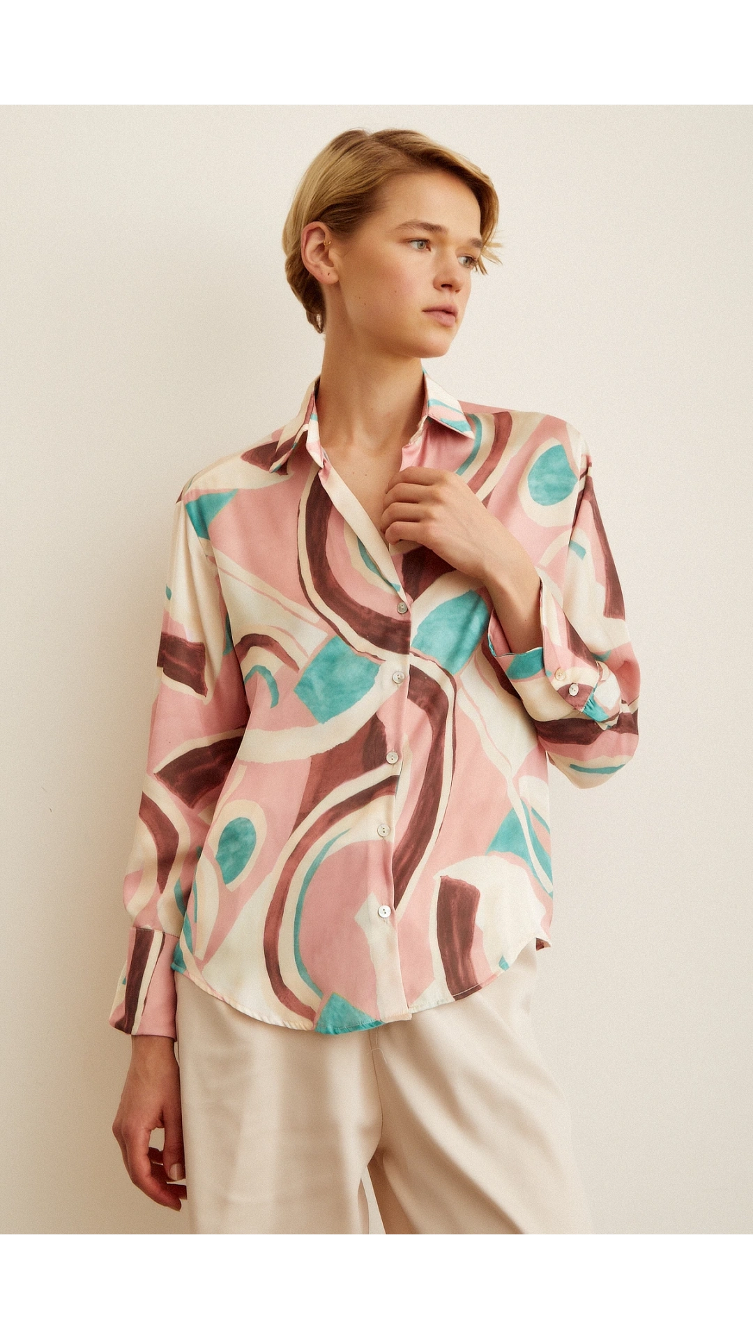 V Yaka Desenli Saten Gömlek Pembe