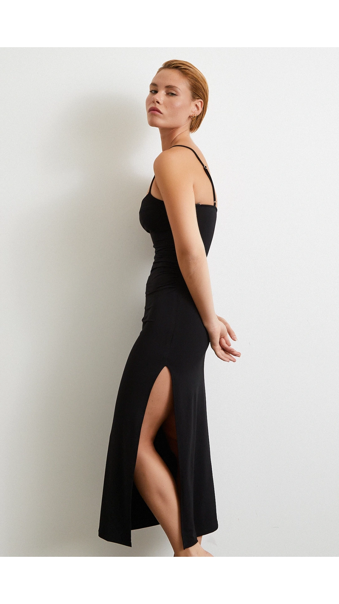 Yanı Büzgülü Askılı Elbise Yırtmaçlı Siyah