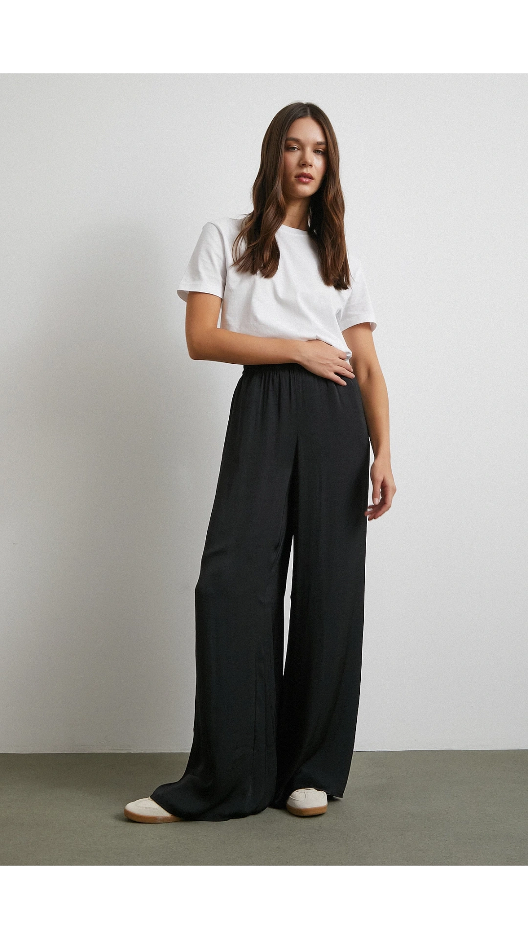 Beli Lastikli Dökümlü Geniş Paça Pantolon Siyah