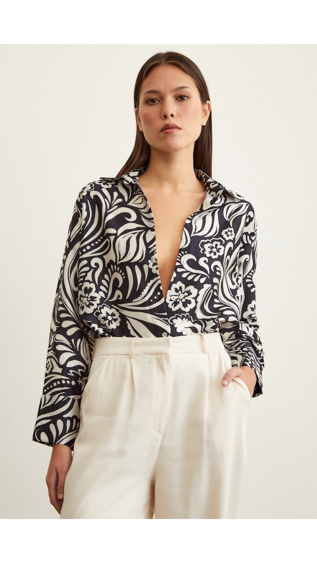 V Yaka Desenli Saten Gömlek Siyah