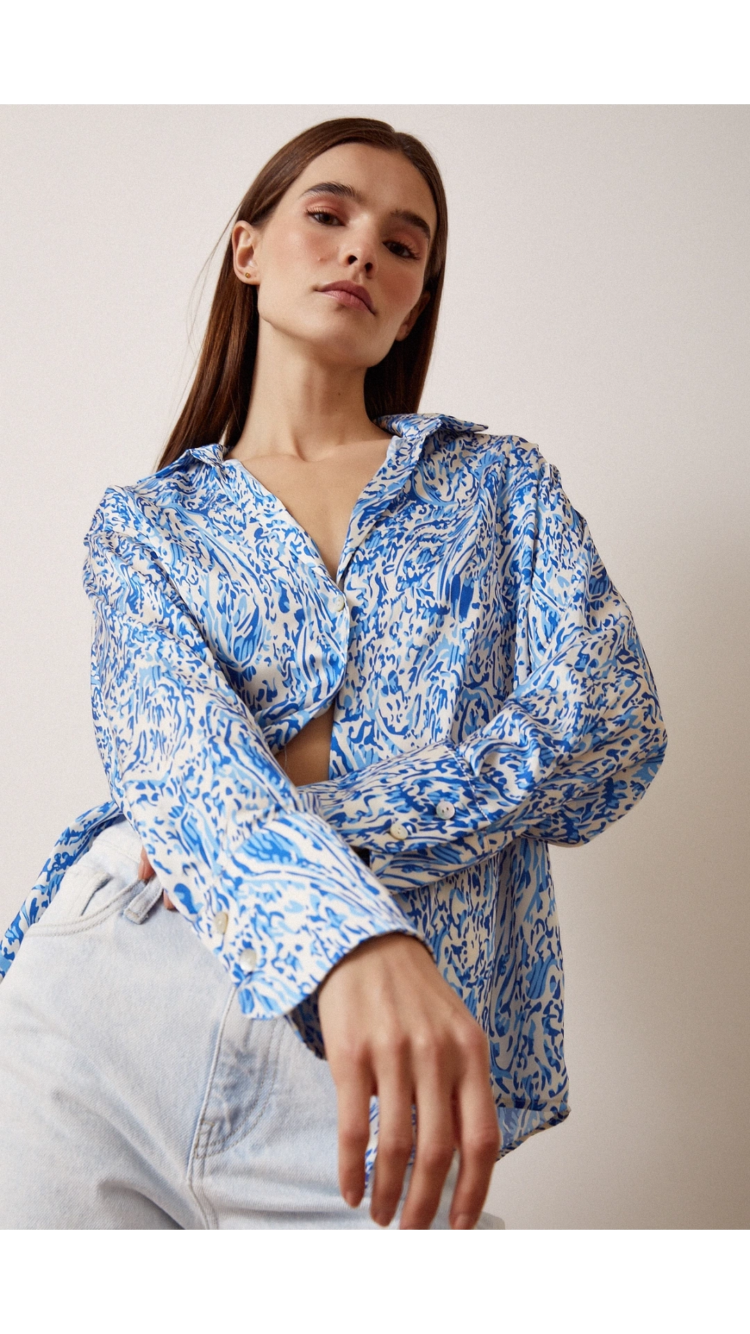 V Yaka Desenli Saten Gömlek Saks