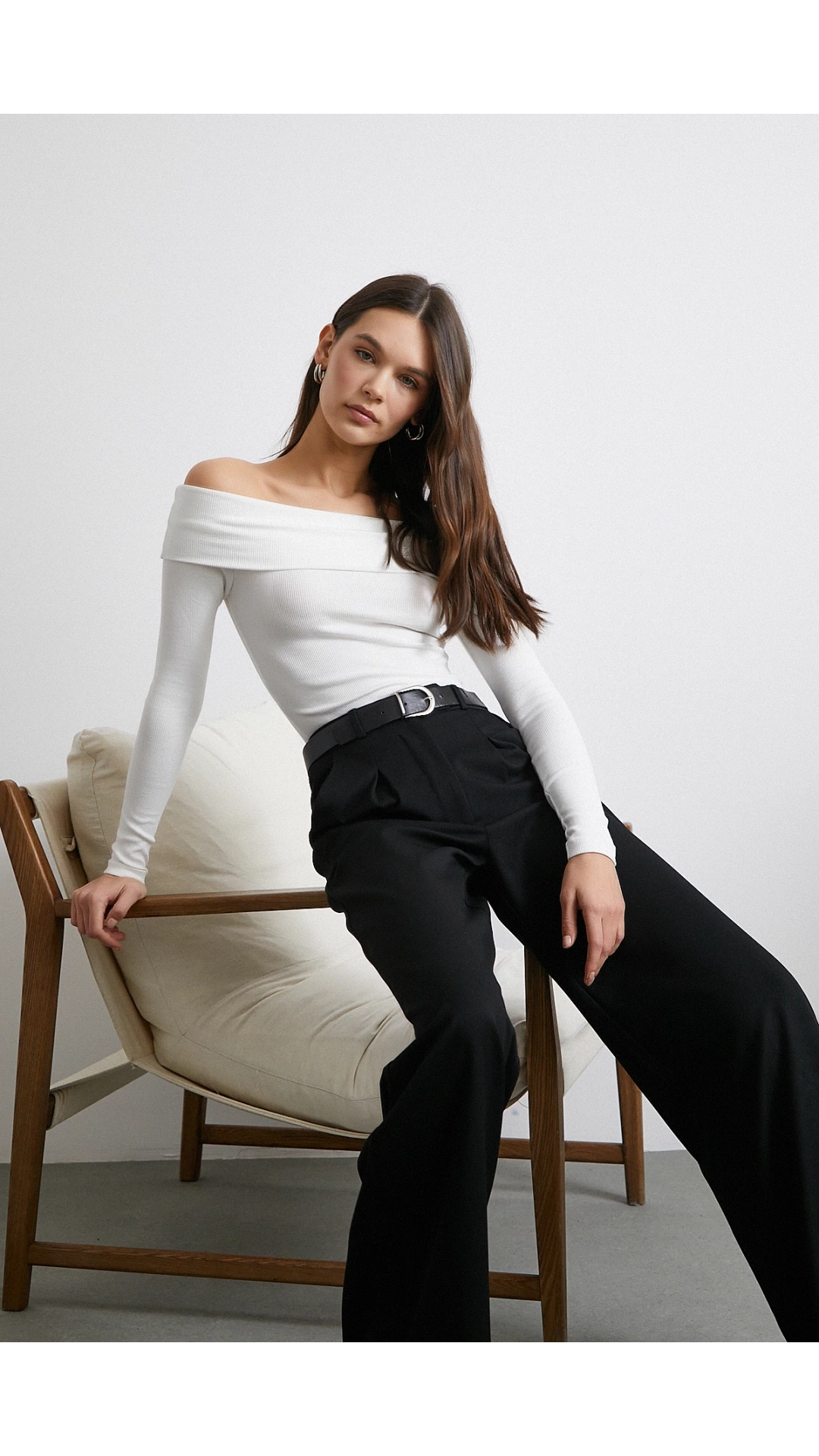 Omzu Açık Kaşkorse Bluz Beyaz