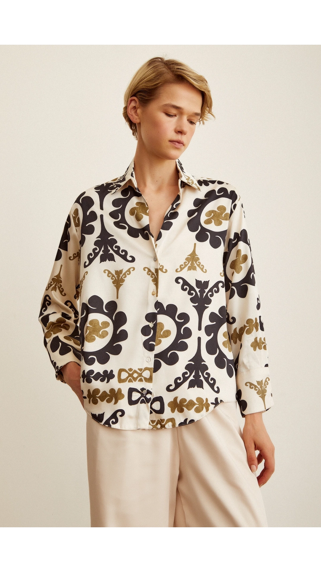 V Yaka Desenli  Saten Gömlek Bej