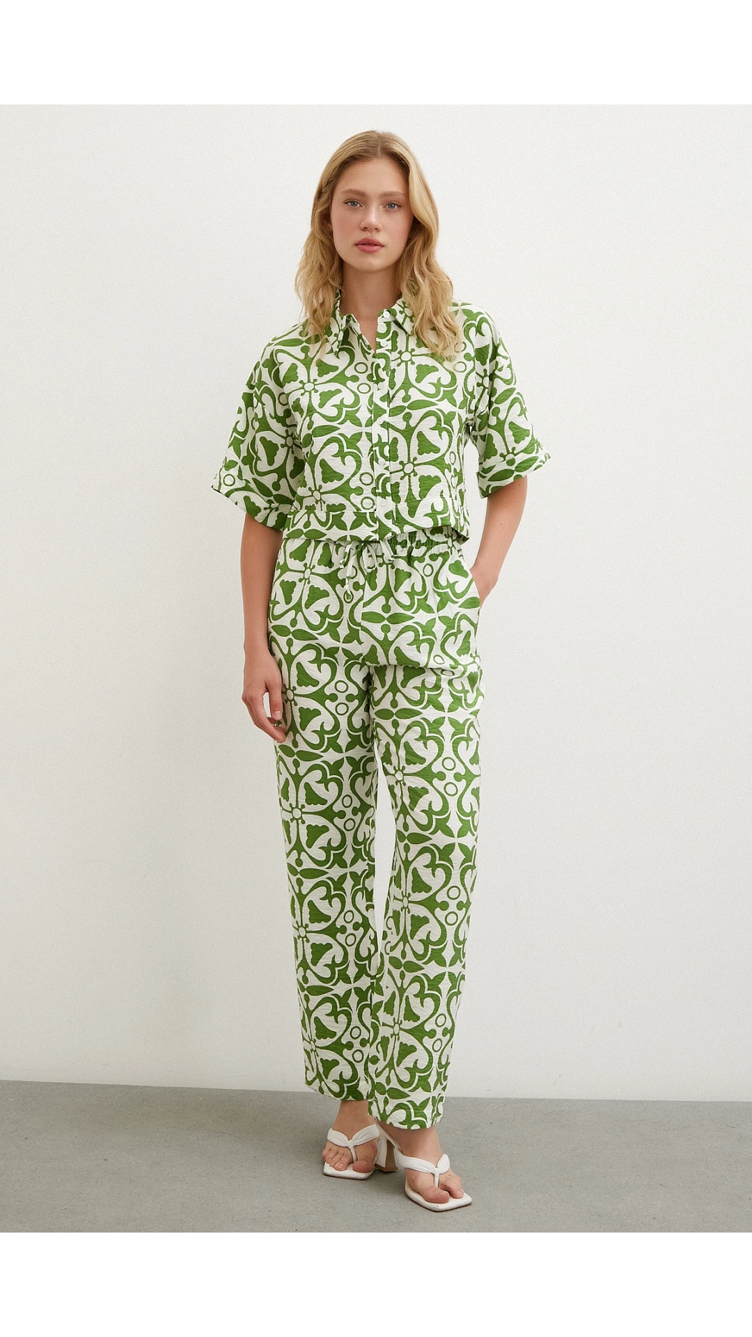 Beli Lastikli Boru Paça Pantolon Yeşil