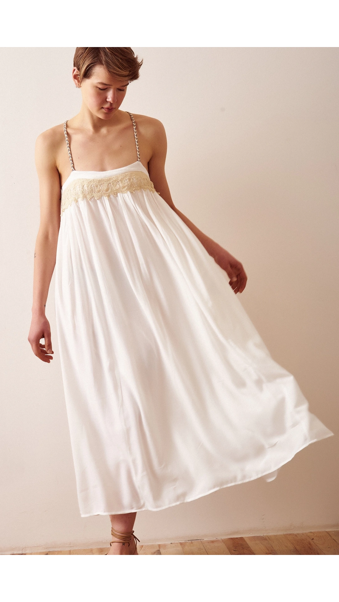 Dantel Detaylı Askılı Salaş Elbise Beyaz