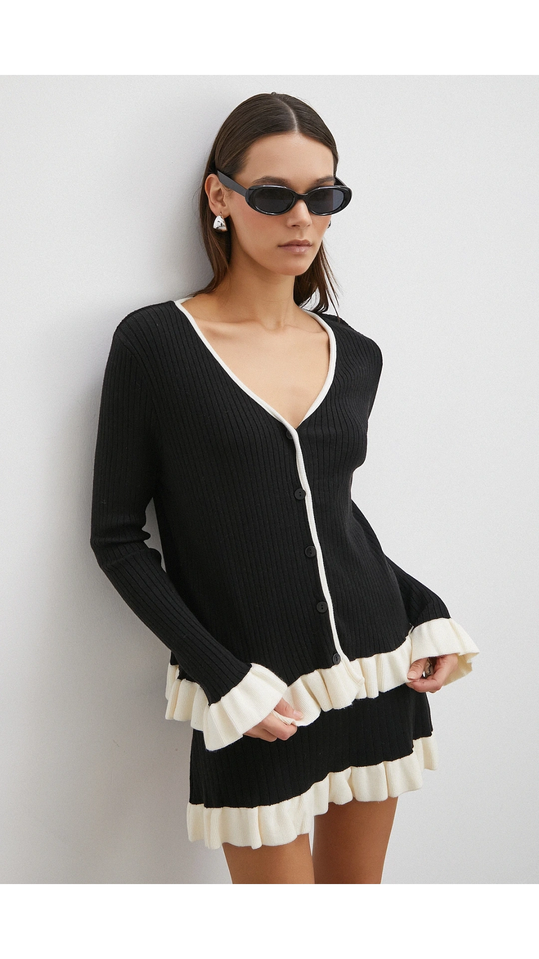 Düğmeli Eteği Fırfırlı Etekli Triko Takım Siyah