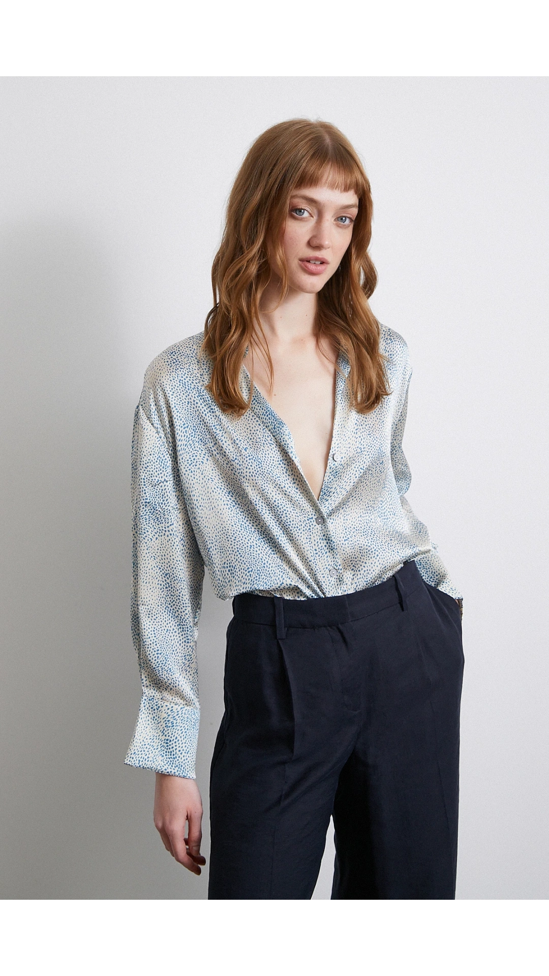 V Yaka Desenli Saten Gömlek Mavi