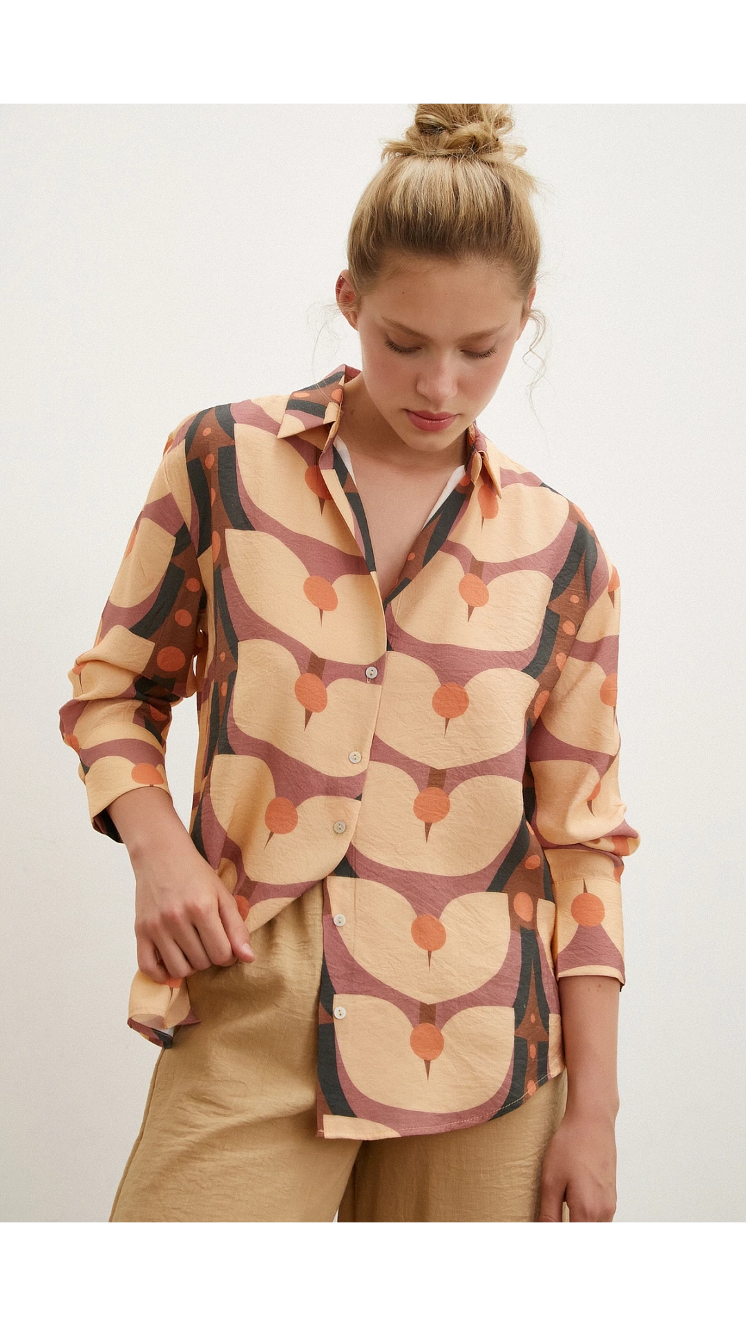 Desenli V Yaka Modal Gömlek Camel