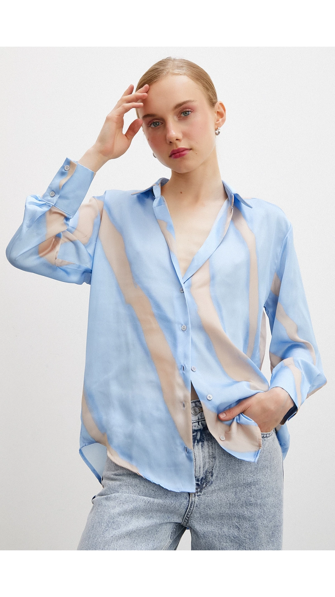 Desenli V Yaka Saten Gömlek Mavi